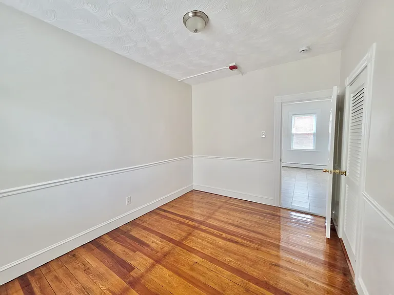 524 Charles St #2F — Photo 4