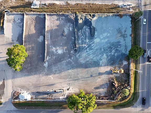 5th image of 805 NW 9th Street