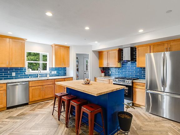 3rd image of 470 E O Street