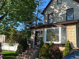 628 N 3rd St, New Hyde Park, NY 11040