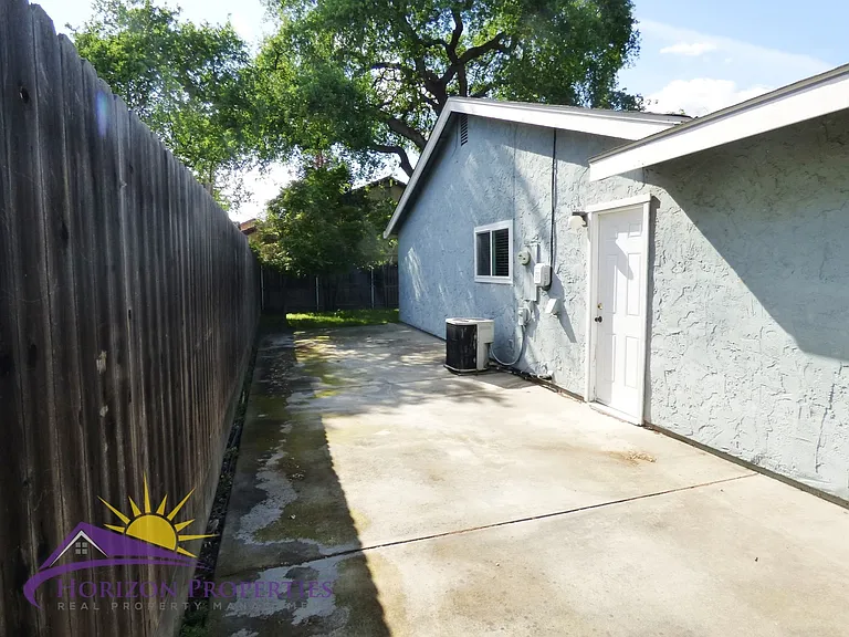 7928 Garry Oak Dr — Photo 30