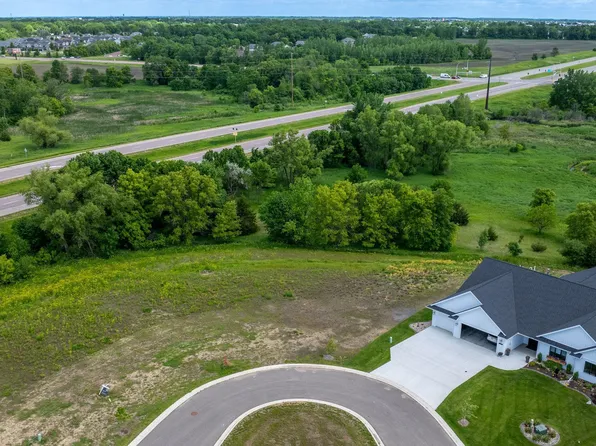 1026 Bitterend Cir, Mankato, MN 56001