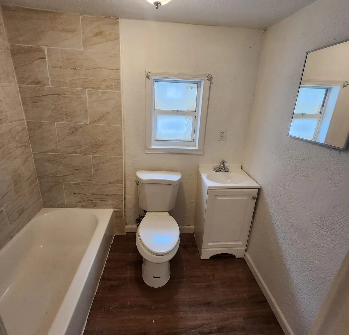 2 bed, 800 sqft, $1,600 — Photo 2