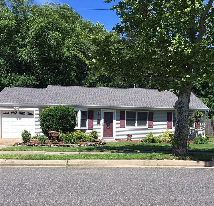 2nd image of 41 Forest Park Ter