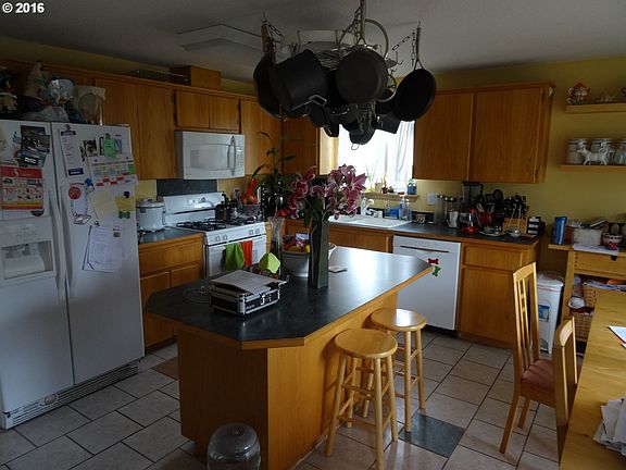 4th image of 16516 NE 78th Way