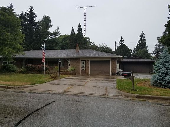 2nd image of 104 Cambridge Dr