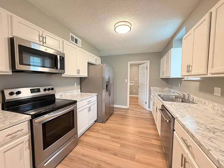 3884 Kerston Dr — Photo 15