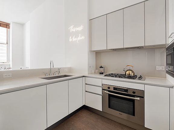 4th image of 25 Broad St APT 5P