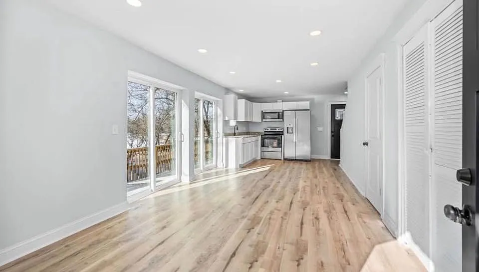 2 bed, 1.5 bath, 890 sqft, $1,800 — Photo 3