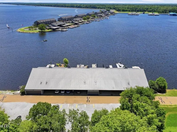 157 Dyke Rd APT 24, Ridgeland, MS 39157