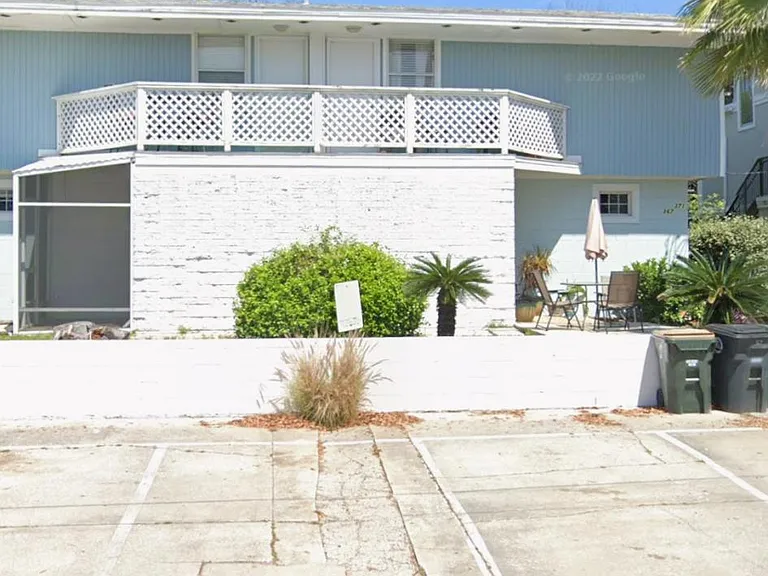 371 Ahern St — Photo 1