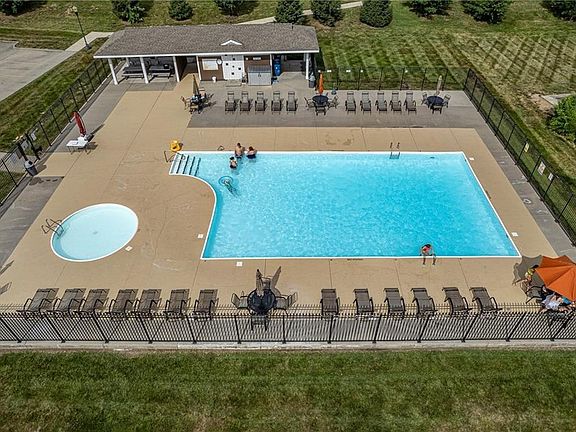 2nd image of 408 Lee Dr