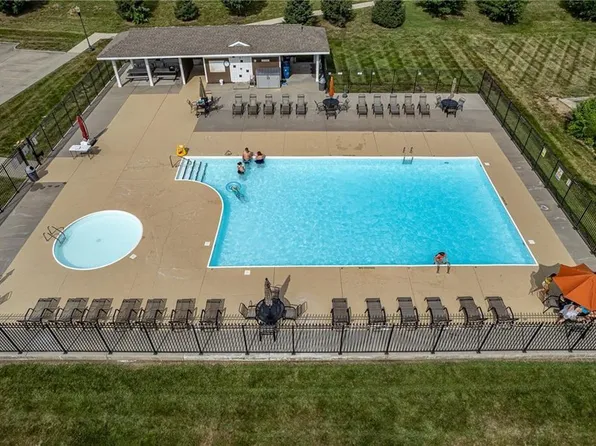 408 Lee Dr, Kearney, MO 64060