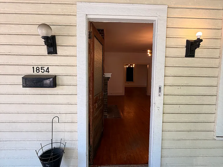 1854 Old Shell Rd — Photo 1