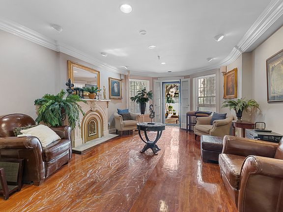 3rd image of 163 E 71st St #1D