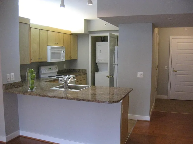 631 D St NW #736 — Photo 3