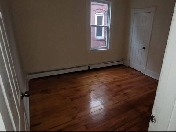 Apt#1 3 bedrooms_Picture 3