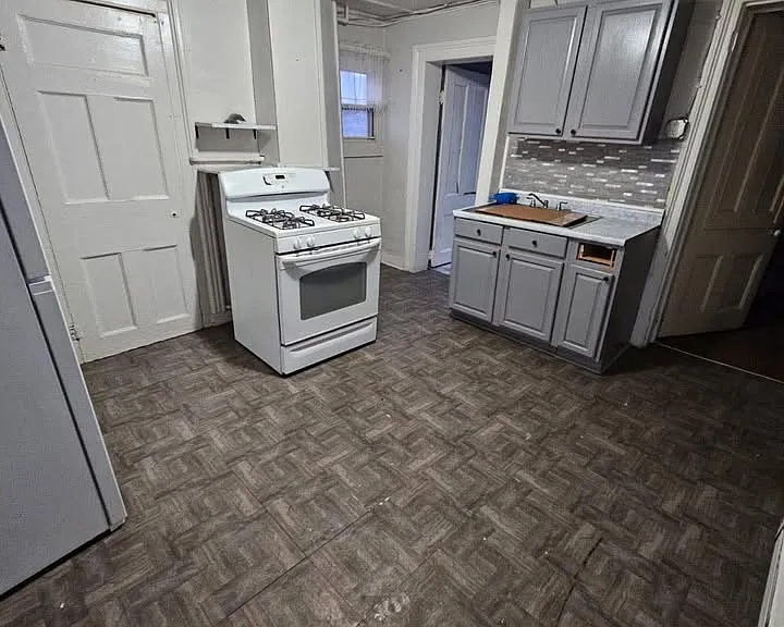 27 Carter St #A — Photo 2