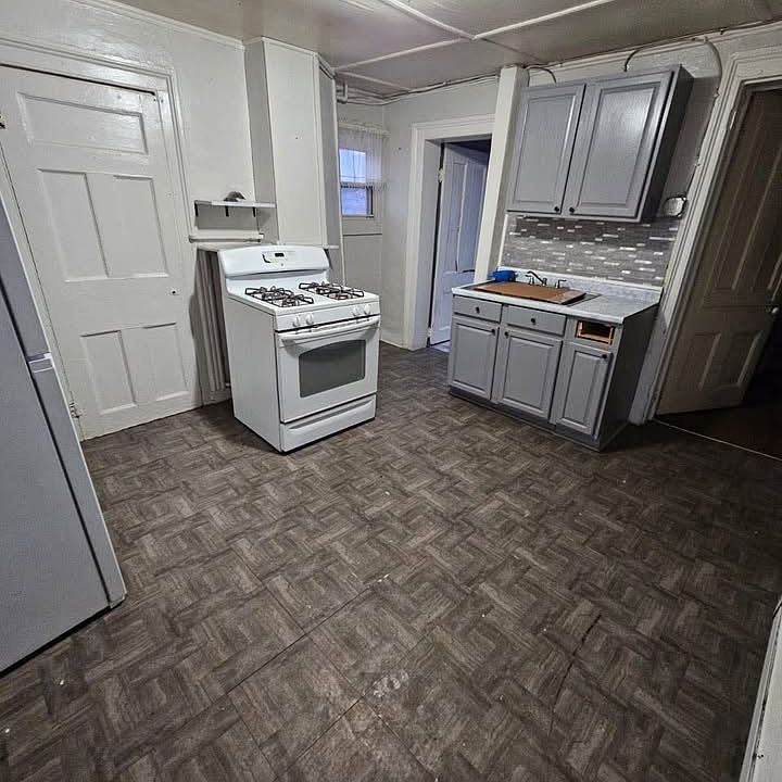 2nd image of 27 Carter St #B