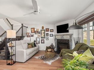 5335 S Sutton Pl, Milwaukee, WI 53221