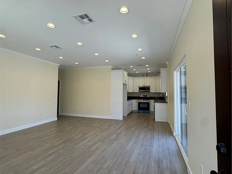 10054 Barling St — Photo 8