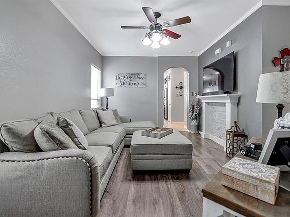 4th image of 1905 Cambridge Dr