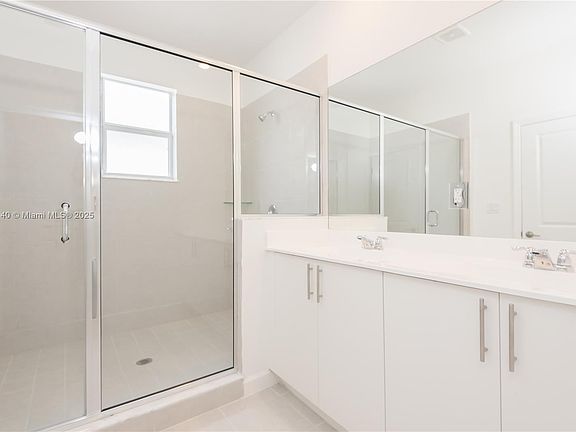 5th image of 2636 SE 8th Ct #2636