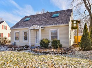 30 S Westlawn Ave, Aurora, IL 60506