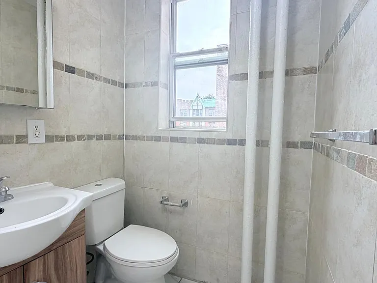 27 Kensington Ave #41E — Photo 10