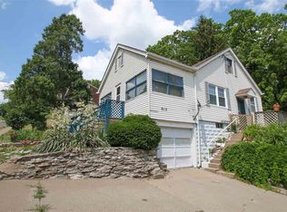 915 N Division St, Davenport, IA 52804