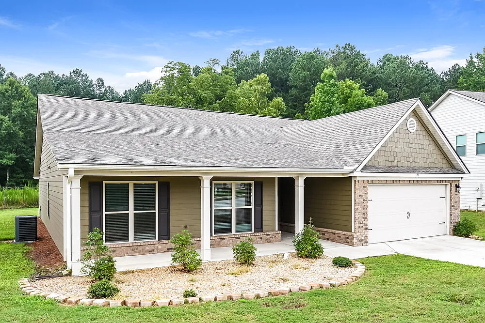 4 bed, 2.5 bath, 2200 sqft, $2,070 — Photo 2