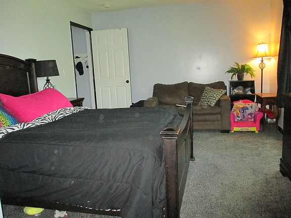 3rd image of 608 Willowood Dr