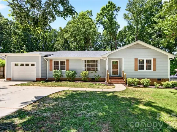 6018 Donegal Dr, Charlotte, NC 28212