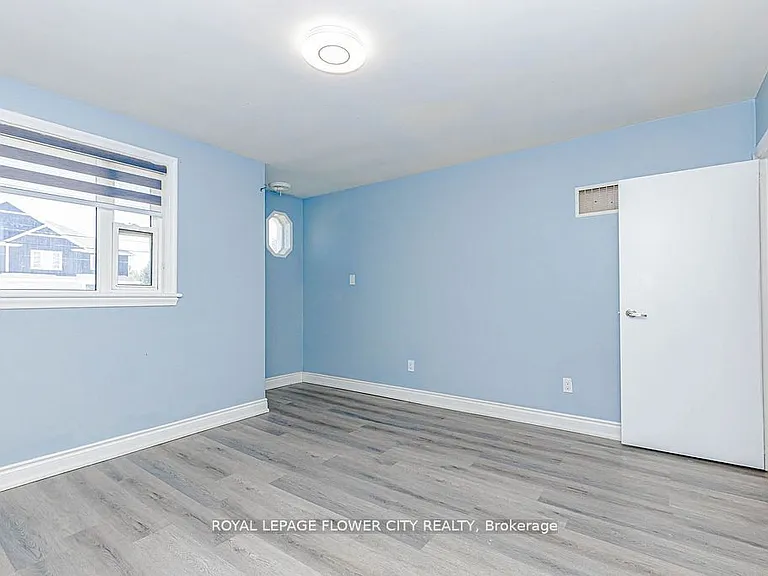 37 Warwick Rd — Photo 20