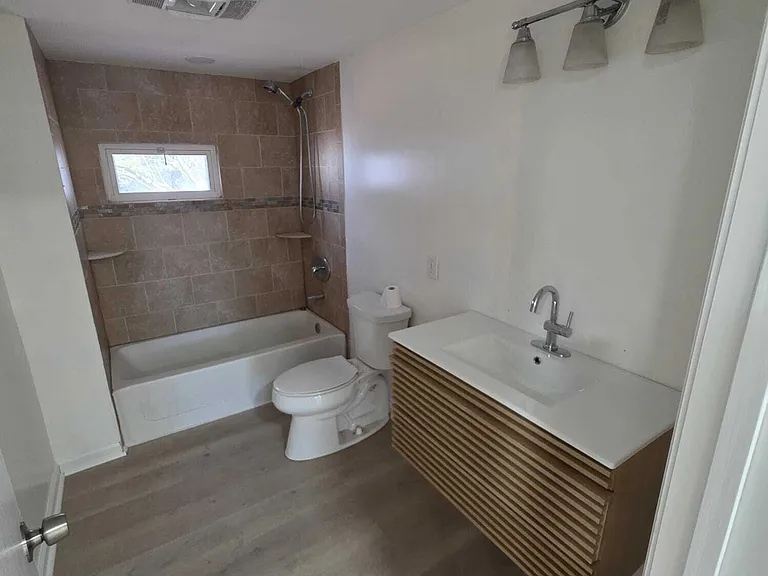 1145 Kenton Dr — Photo 3