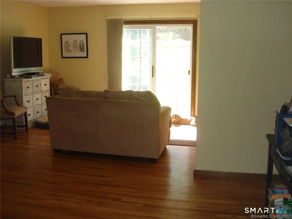 2 bed, 1.5 bath, 1105 sqft, $2,500 — Photo 4