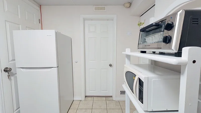 Studio, 500 sqft, $1,300 — Photo 3
