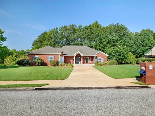 2100 Calcutta Dr, Opelika, AL 36801