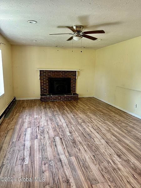 3rd image of 385 Gansevoort Road