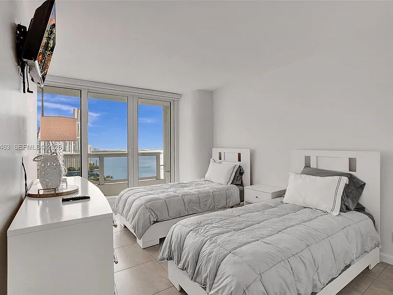 1717 N Bayshore Dr #A-2440 — Photo 11