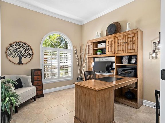 3rd image of 929 Ridgeside Ct