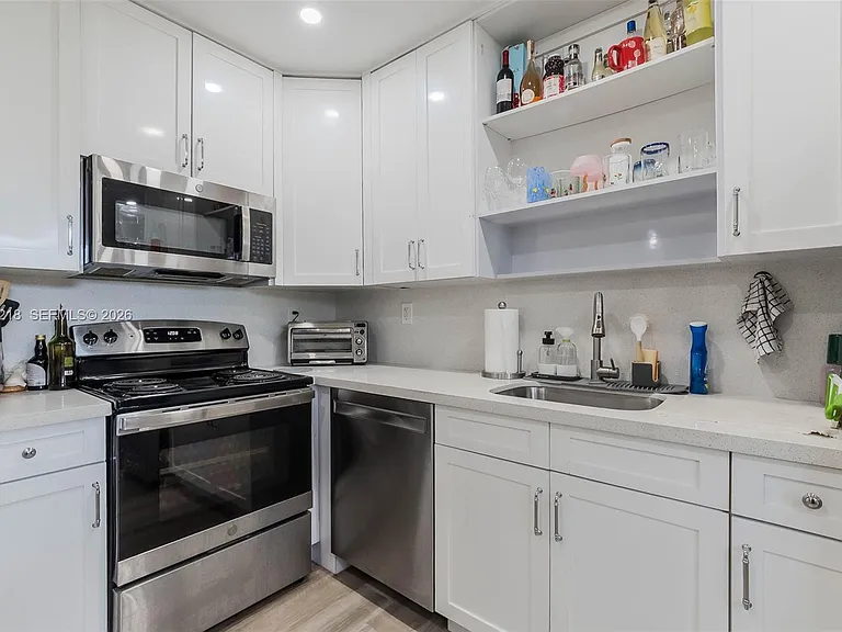 970 Benevento Ave #970 — Photo 8