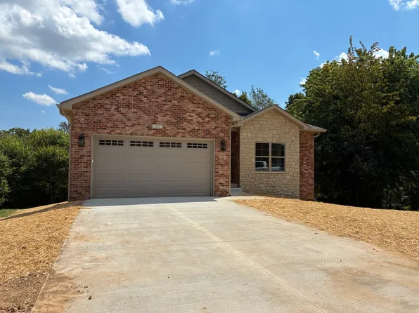 102 Twin Lakes Dr, Vine Grove, KY 40175