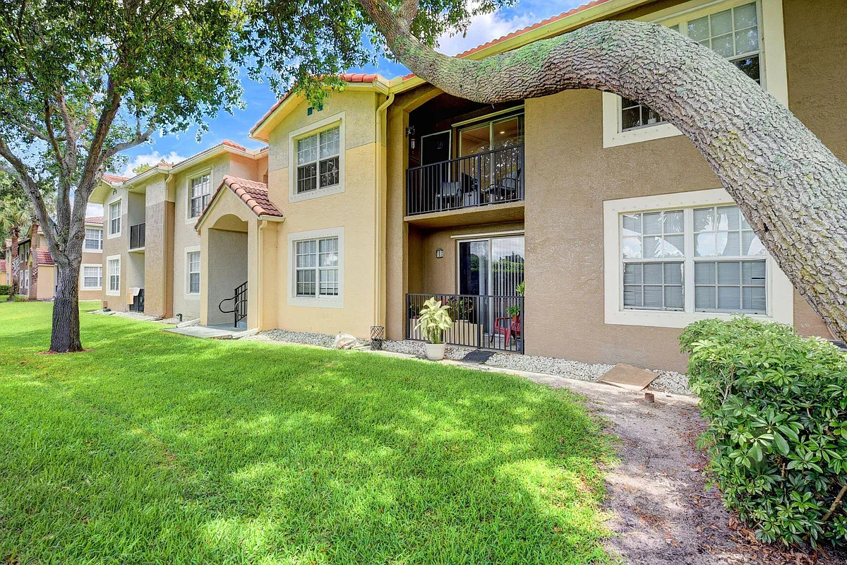 Building Photo - 15055 Michelangelo Blvd #205
