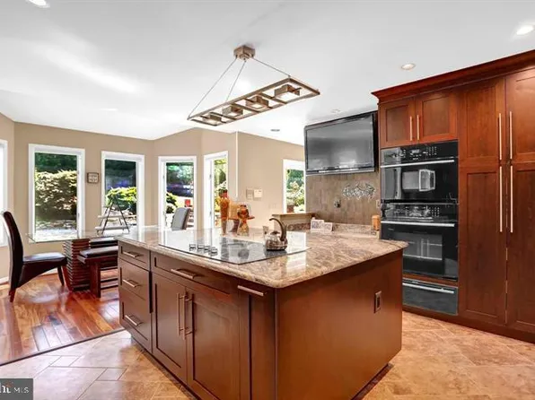 9 Red Maple Ct, Owings Mills, MD 21117