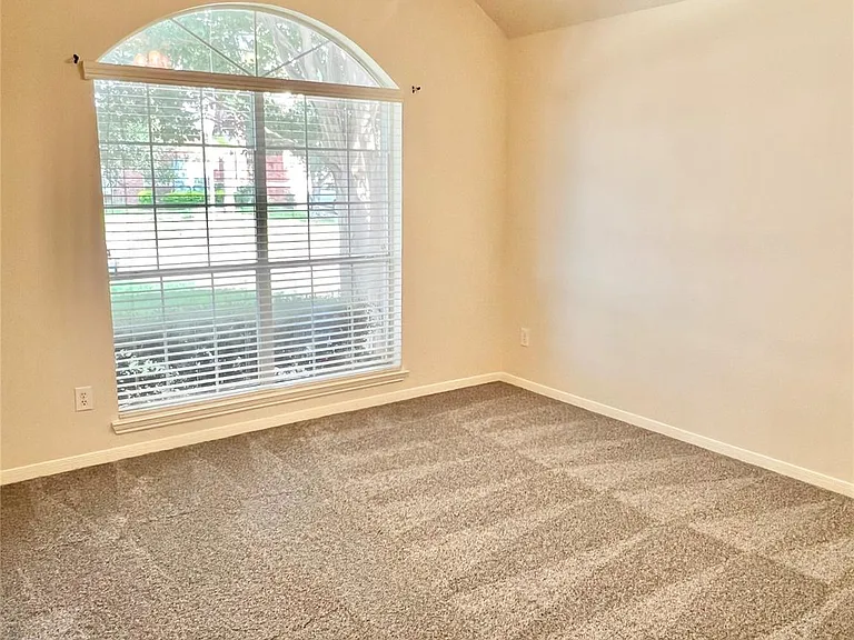 128 Emerald Loch Ln — Photo 7