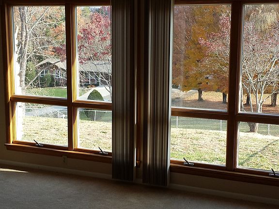 Living Room (12 X 18)