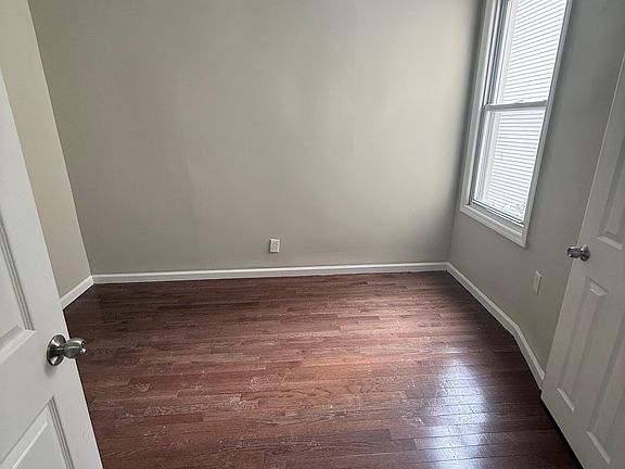 2nd image of 35 Coeyman St #G2