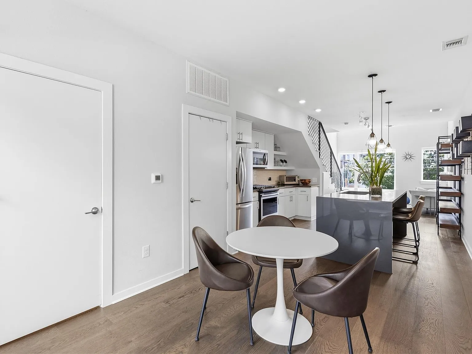 1 bed, 1.5 bath, 1033 sqft, $2,700 — Photo 4