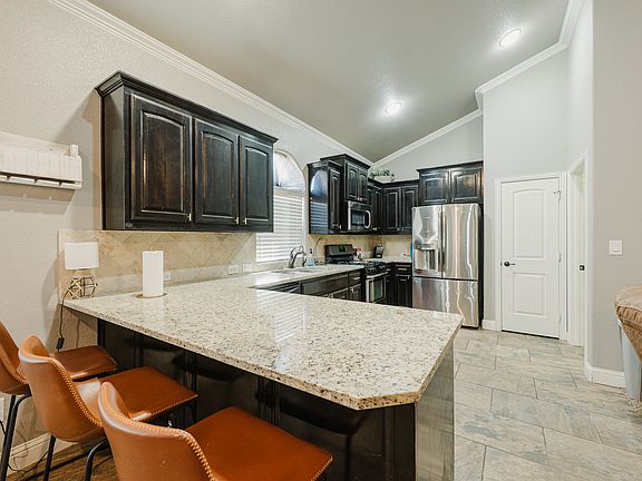 3rd image of 3906 Oporto St